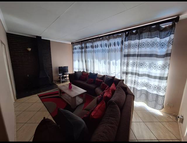 4 BEDROOM HOUSE FOR SALE IN VANDERBIJLPARK SW 5